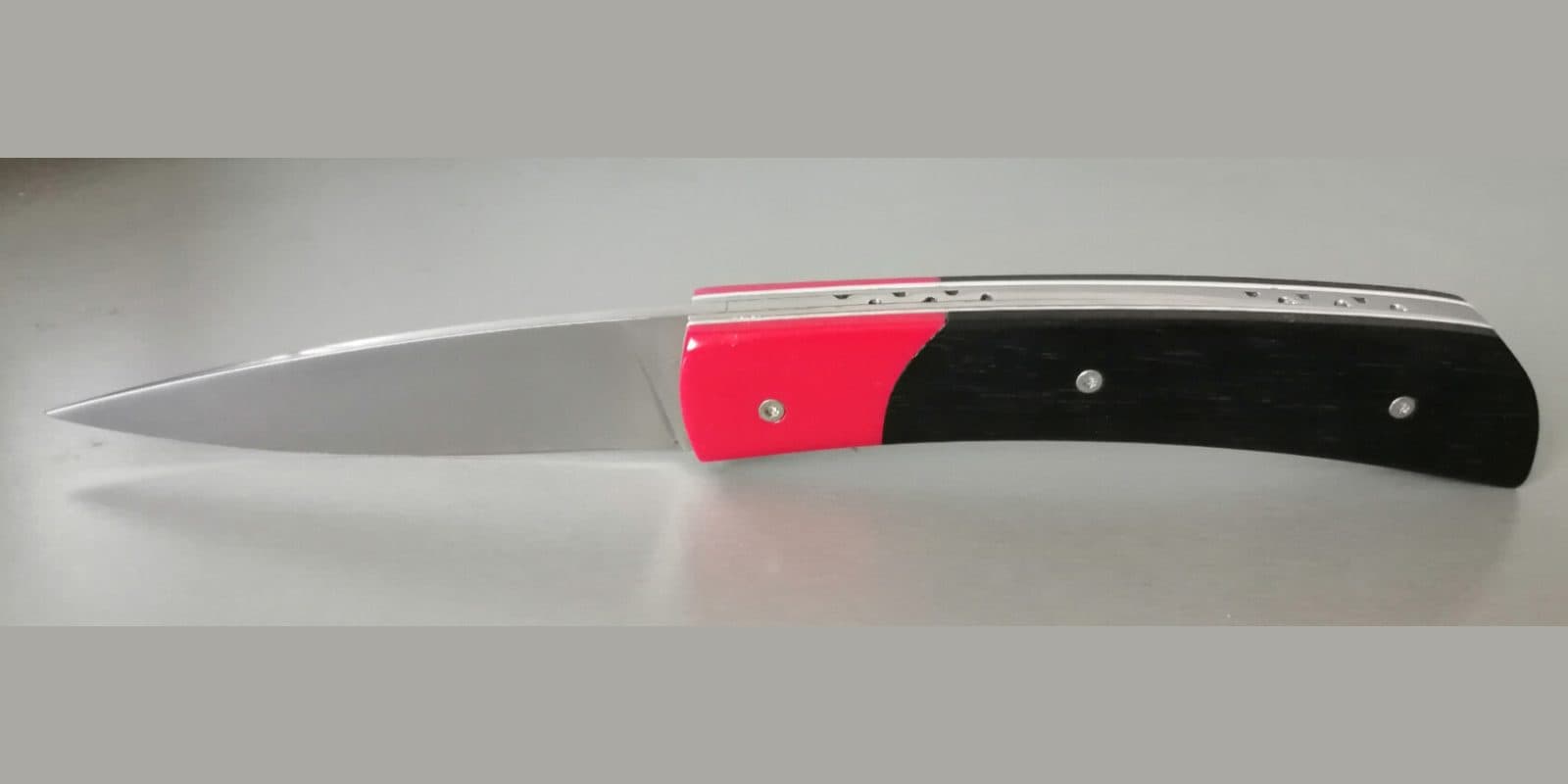 Barracuda grand modèle, Mitres en Corian, manche en ébène