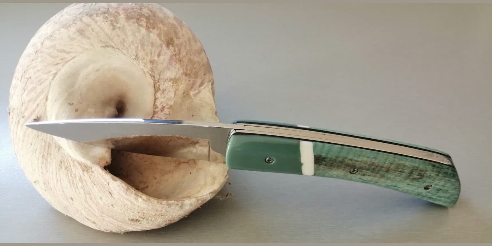 Barracuda grand modèle, Corian, pierre reconstituée, marronnier stabilisé