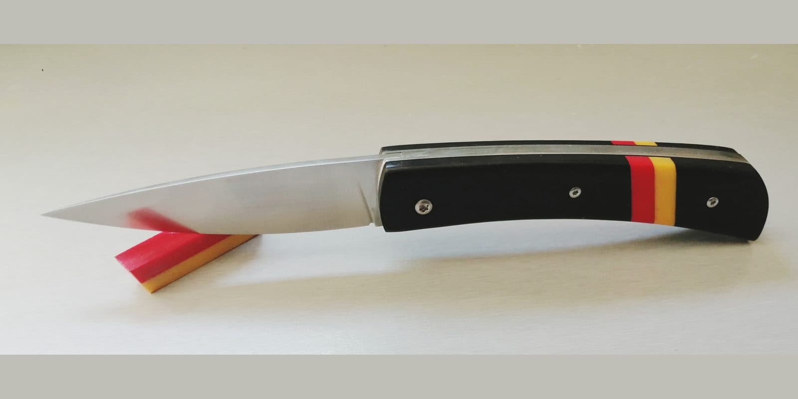 Barracuda grand modèle, Manche en ébène, insertion G10