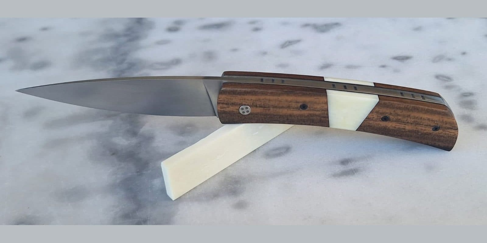 Barracuda grand modèle, Ébène de Macassar et os de buffle