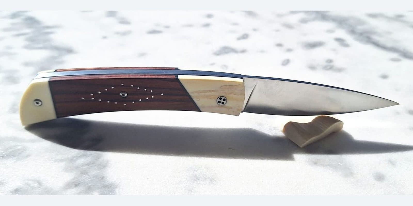 Barracuda grand modèle, Manche en dent de phacochère (matière autorisée) et bois de violette