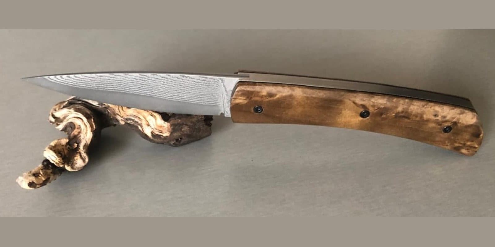 Barracuda 10 cm, Manche en bouleau de Carélie, lame VG10 Suminagashi