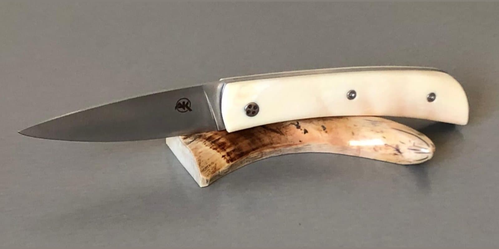 Barracuda 10 cm, Manche en phacochère, lame inox 14C28