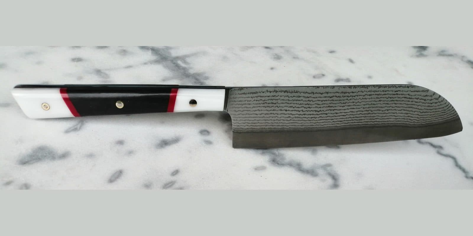 Santoku, Lame VG10 Suminagashi, manche Corian, Micarta et ébène