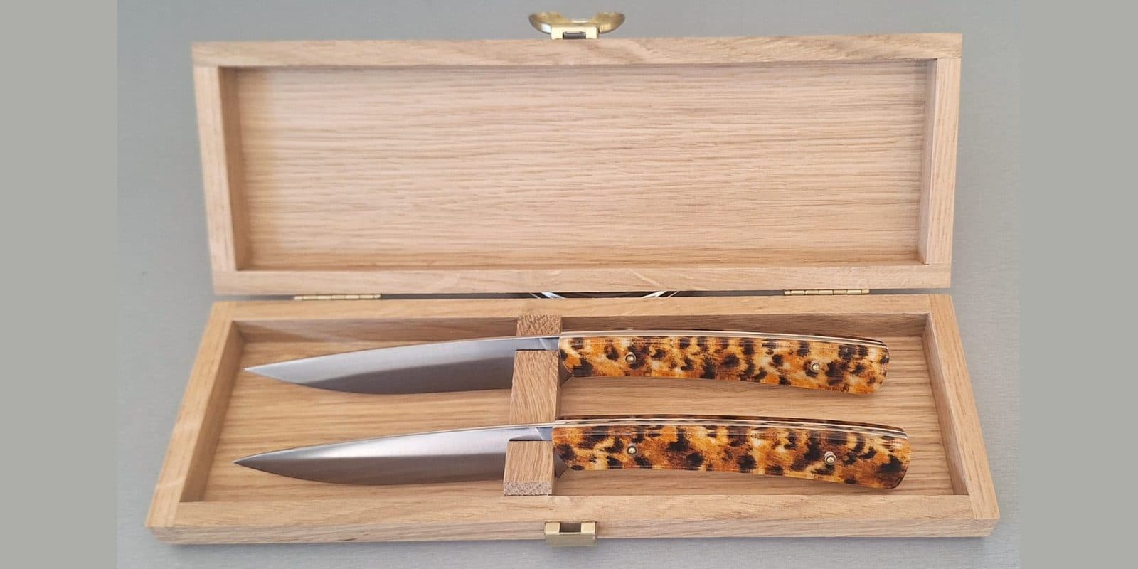 Le Delmonte, coffret de deux, Léopard foncé, manche vissé, vis or 24 carats